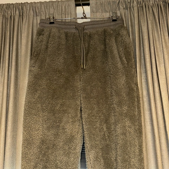 Faux fur/ Sherpa gray sweatpants from Forever 21. - Picture 3 of 4